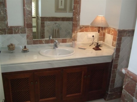 Apartment with 3 bedroom in town 189402