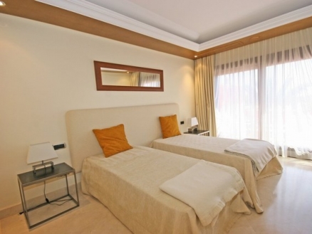 New Golden Mile property: Apartment with 3 bedroom in New Golden Mile, Spain 189962