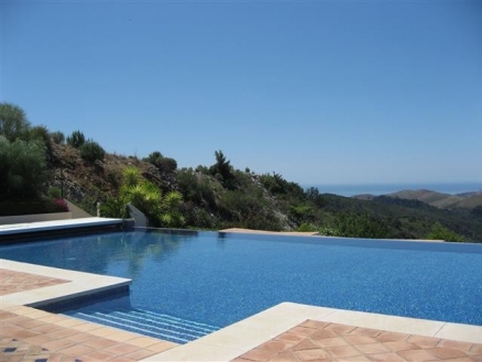 Villa&nbsp;for&nbsp;sale&nbsp;in&nbsp;town,&nbsp;Spain&nbsp;190035