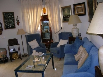 Commercial&nbsp;with&nbsp;2&nbsp;bedroom&nbsp;in&nbsp;town&nbsp;190077