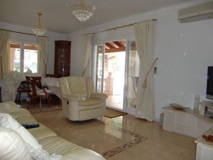 Villa&nbsp;with&nbsp;4&nbsp;bedroom&nbsp;in&nbsp;town&nbsp;190202