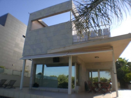 Villa for sale in town 198620