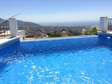 Villa for sale in town, Spain 203277