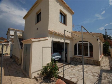 Villa for sale in town, Spain 203290