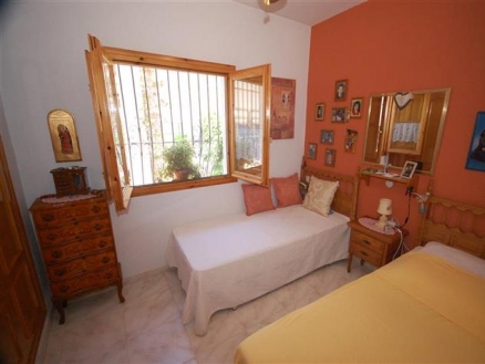 Villa for sale in town, Alicante 203298
