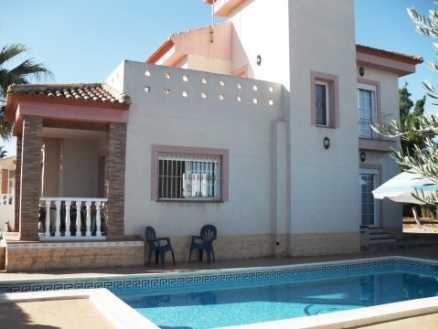 Villa with 3 bedroom in town 203356