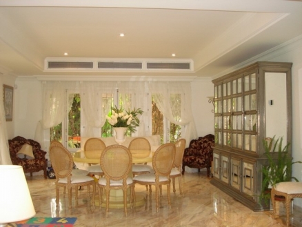 El Paraiso property: Villa for sale in El Paraiso, Malaga 203495