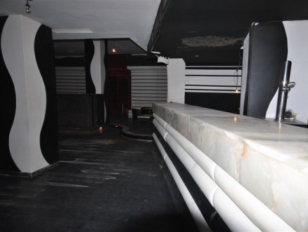 Commercial with bedroom in town 203568