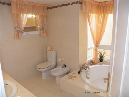 Malaga property | 2 bedroom Apartment 203698