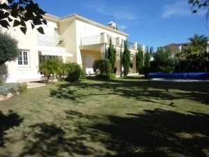Villa for sale in town, Spain 205266