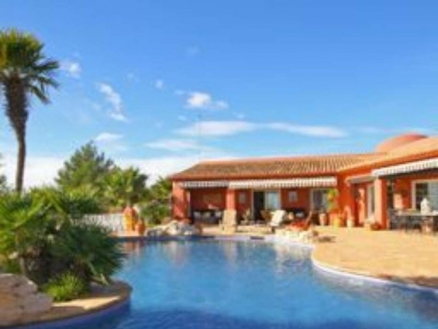 Villa for sale in town, Spain 208422
