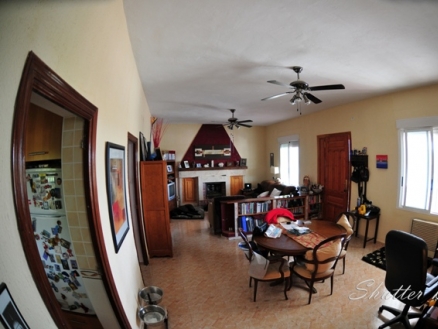 House with 3 bedroom in town 208425