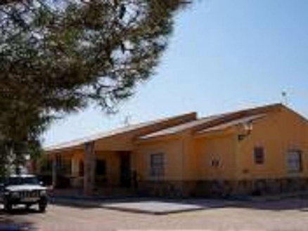 Villa for sale in town 208657