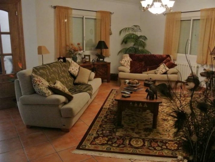 Villa with 3 bedroom in town 208660
