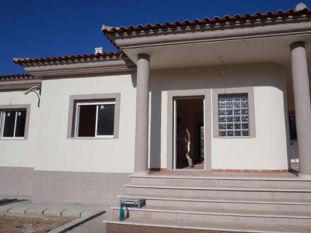 Villa for sale in town, Spain 209438