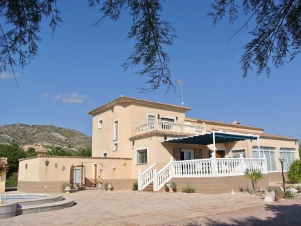 Villa for sale in town, Spain 209998