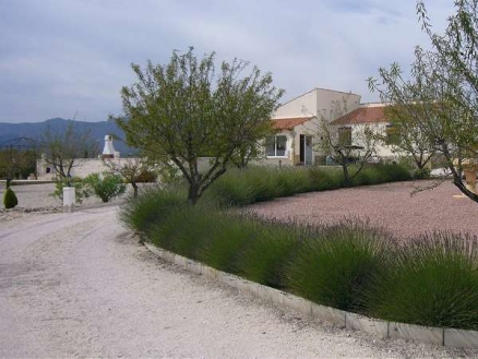 Villa for sale in town, Spain 210003