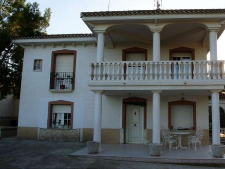Villa for sale in town 210006