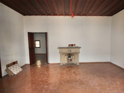 Apartment with 3 bedroom in town 213164