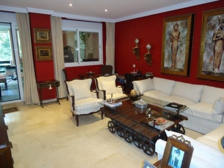 town Apartment 213237