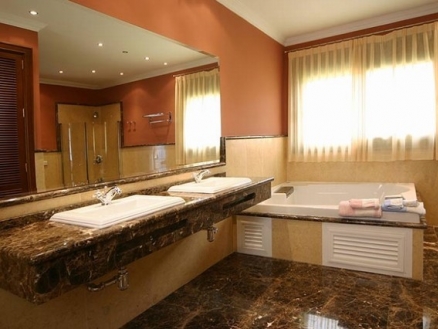 Villa for sale in town, Malaga 213239