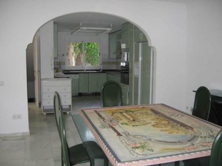 Nueva Andalucia property: Malaga Villa 213389