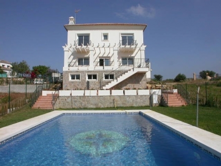 Villa for sale in town 213401