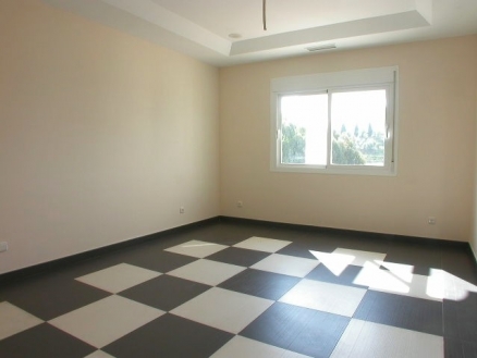 Villa for sale in town, Malaga 213401