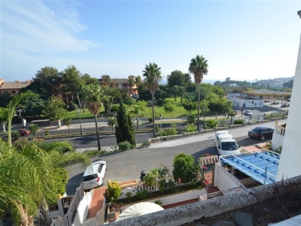 Estepona property: Apartment with 2 bedroom in Estepona 213402