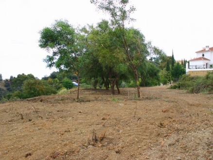 Land with bedroom in town 213573