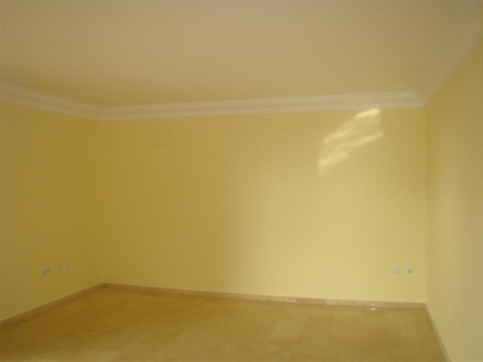 Estepona property: Apartment for sale in Estepona, Malaga 213598