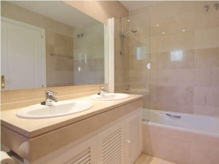 Benahavis property: Apartment in Malaga for sale 213651