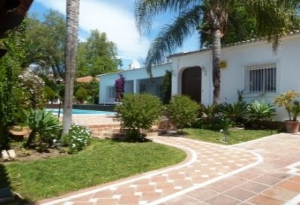Villa for sale in town 213850