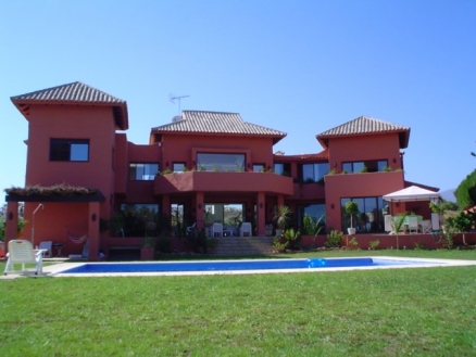 Villa for sale in town 213865
