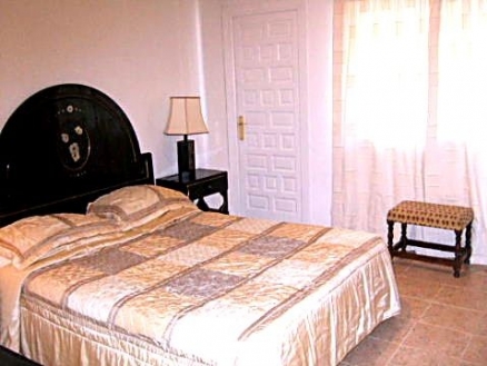 Nueva Andalucia property: Malaga Villa 213878