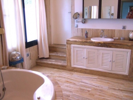 Villa for sale in town, Malaga 213879