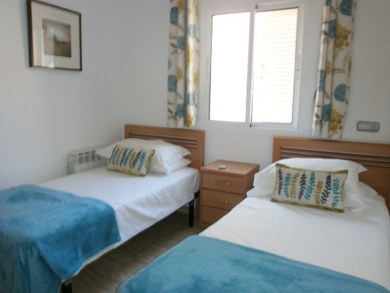 Apartment with 3 bedroom in town 213936