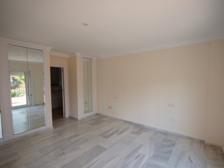 Nueva Andalucia property: Villa with 4 bedroom in Nueva Andalucia, Spain 213960