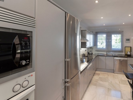 Sierra Blanca property: Apartment for sale in Sierra Blanca, Malaga 213975