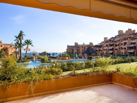 Estepona property: Apartment with 3 bedroom in Estepona 214004