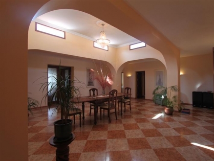 Villa with 4 bedroom in town 214013