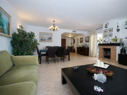 Villa for sale in town, Malaga 214064