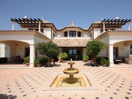 Villa for sale in town, Spain 214148
