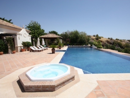 Villa with 4 bedroom in town 214148