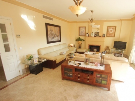 Villa with 4 bedroom in town 214183