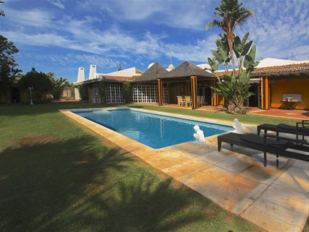 Villa for sale in town, Spain 214190