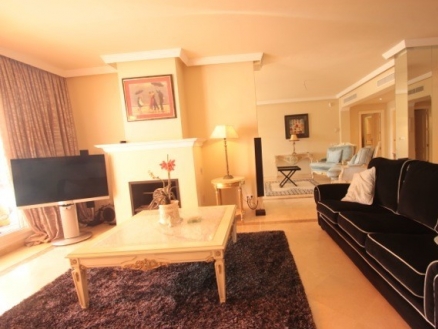 Los Monteros property: Apartment for sale in Los Monteros, Malaga 214195