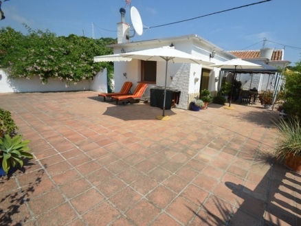 Villa with 4 bedroom in town 214199