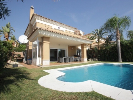 Villa for sale in town 214204