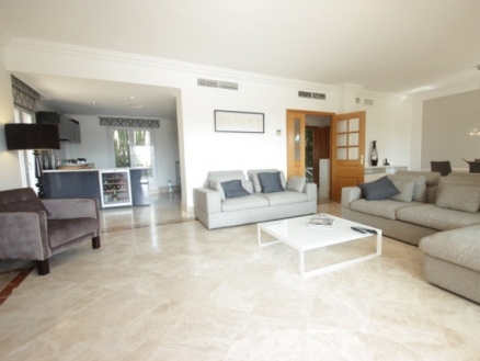 Villa for sale in town, Malaga 214204